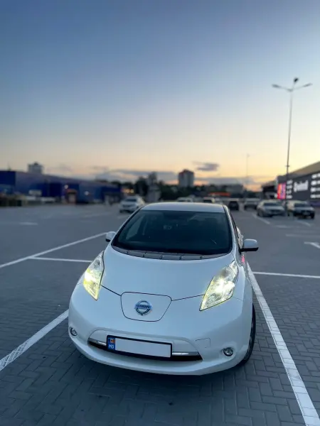 Nissan Leaf, 2012