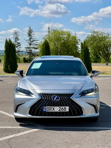 Lexus ES, 2022
