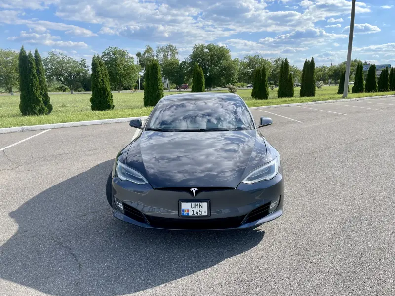 TESLA S, 2019