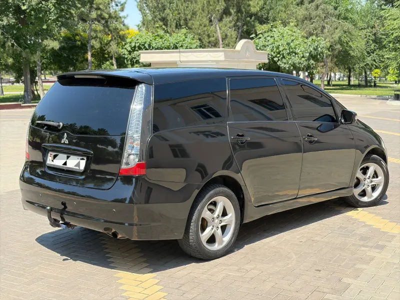 Mitsubishi Grandis, 2004