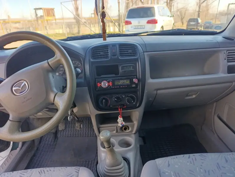 Mazda Demio, 2002