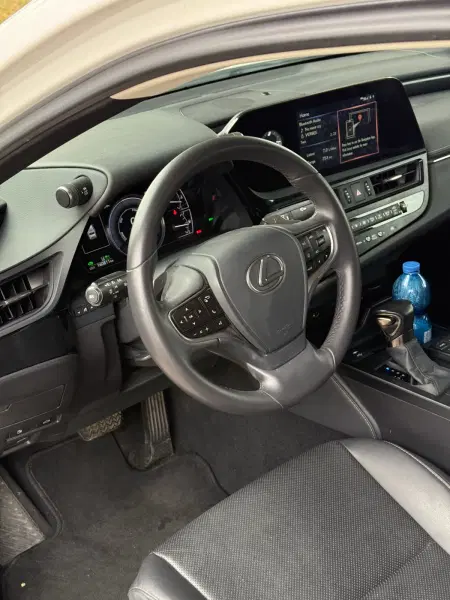 Lexus ES, 2022