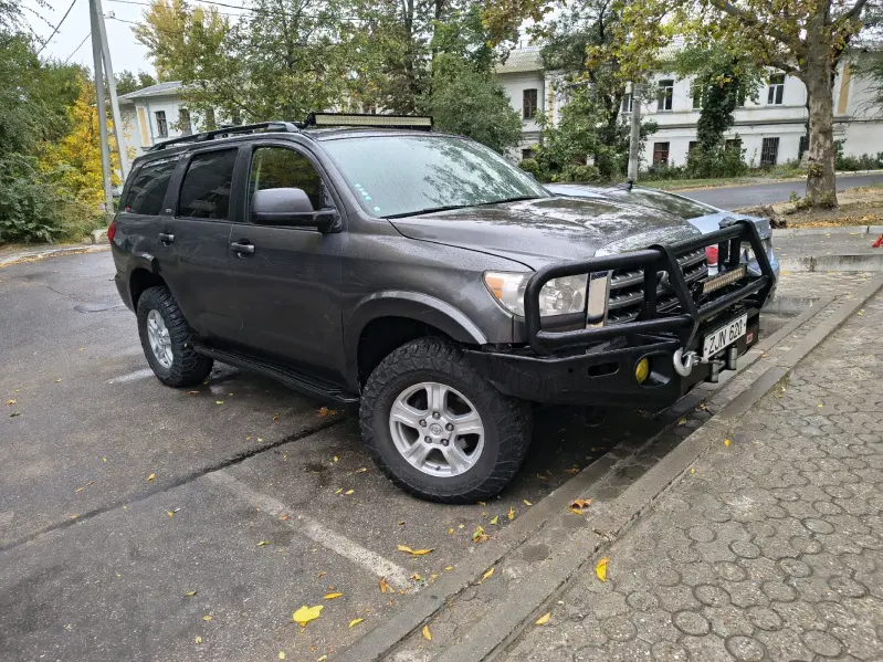 Toyota Sequoia, 2012
