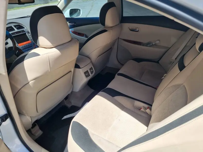 Lexus ES, 2010