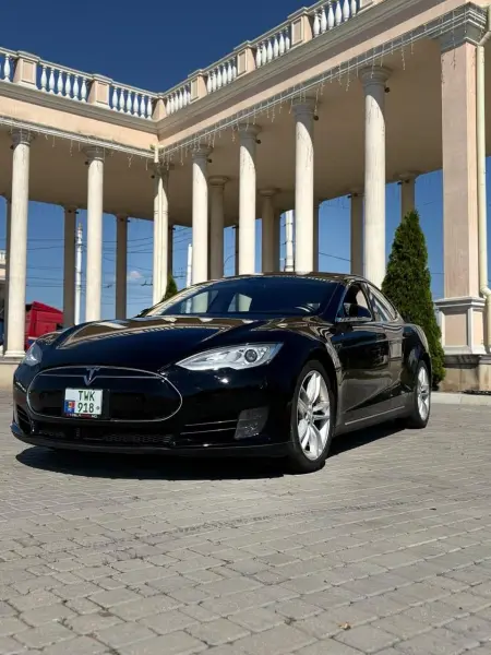 TESLA S, 2015