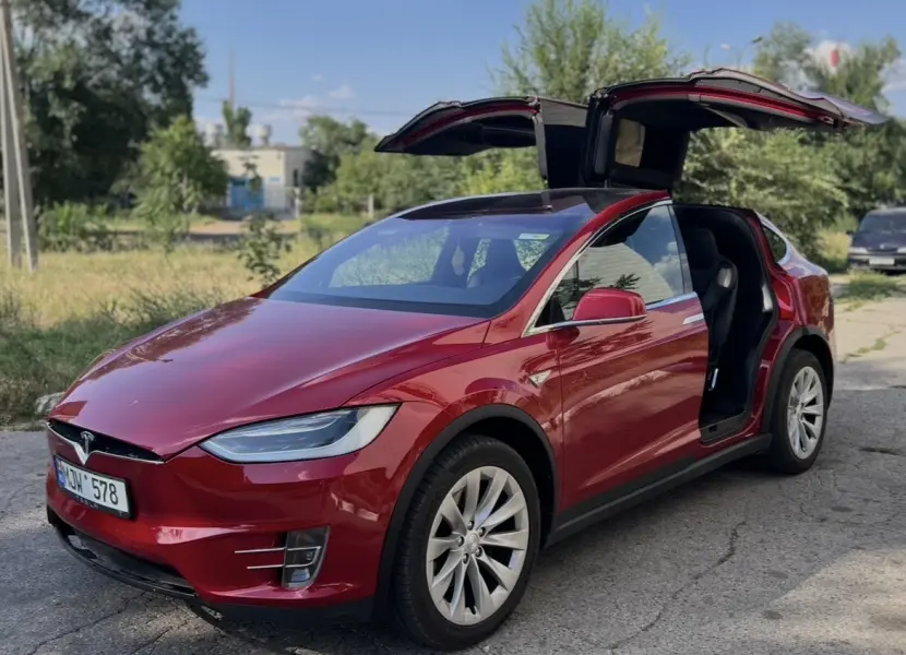 TESLA X, 2016
