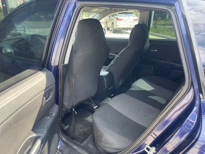 Mazda 323, 2005
