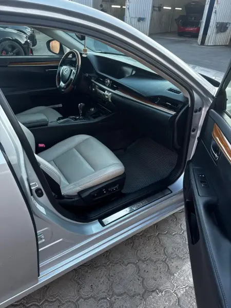 Lexus ES, 2013