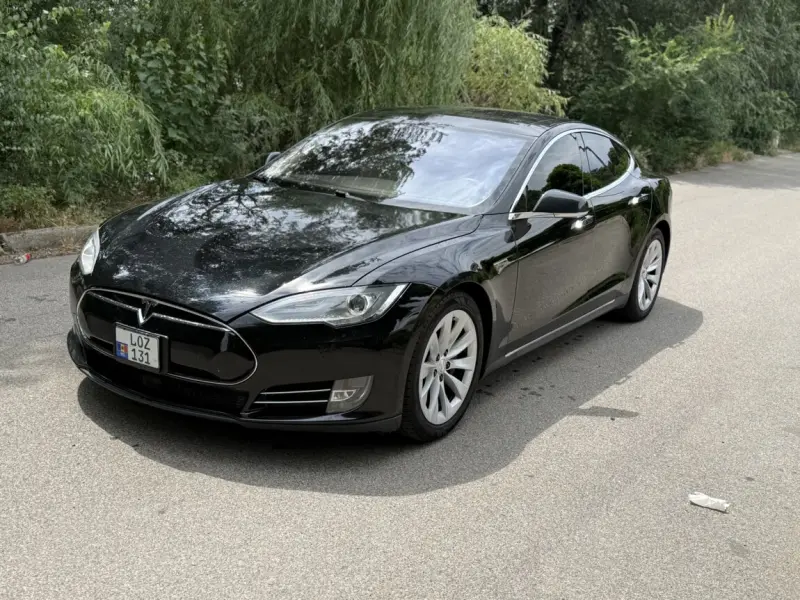 TESLA S, 2015