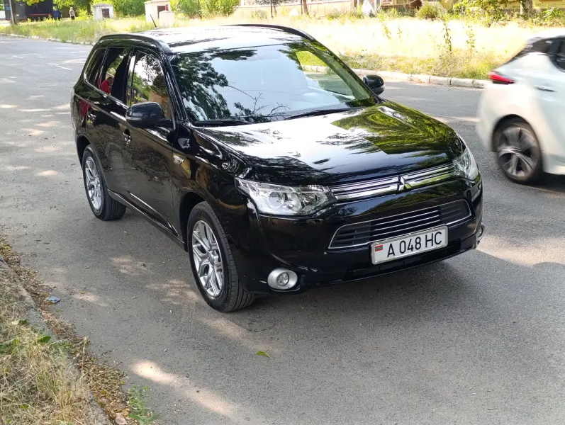 Mitsubishi Outlander, 2013