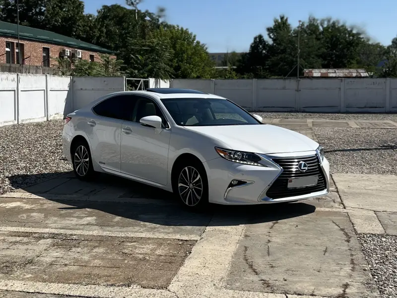 Lexus ES, 2012