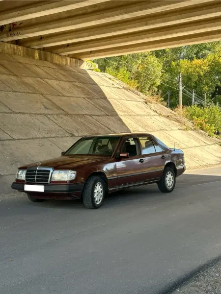 Mercedes-Benz E-Class, 1987