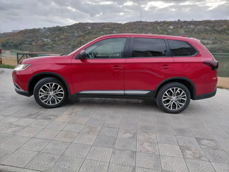 Mitsubishi Outlander, 2016