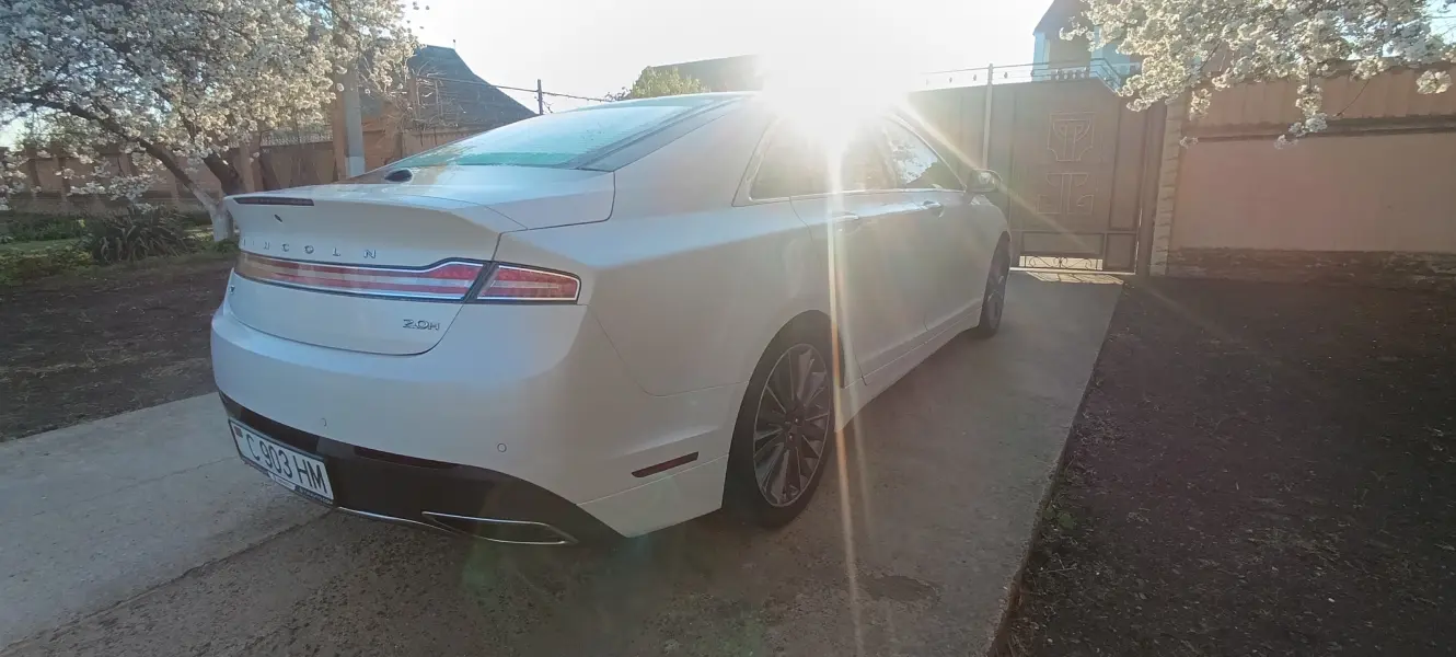 Lincoln MKZ, 2015