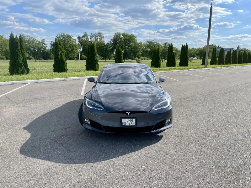 TESLA S, 2019