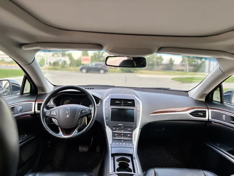 Lincoln MKZ, 2015