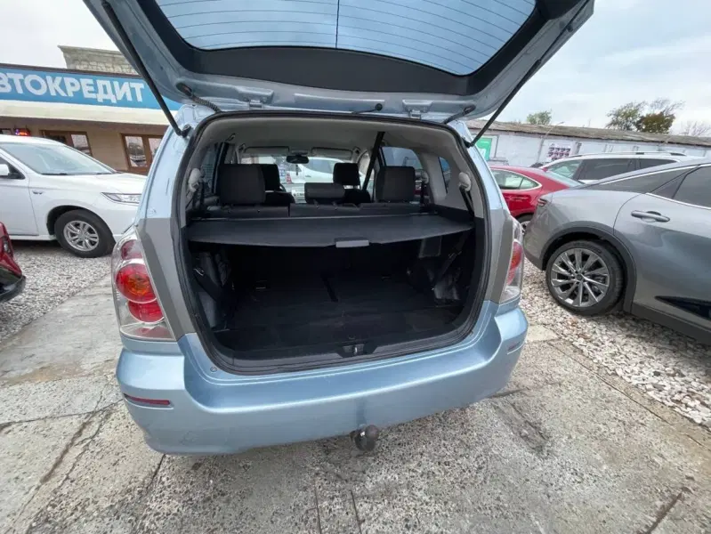 Toyota Corolla Verso, 2005