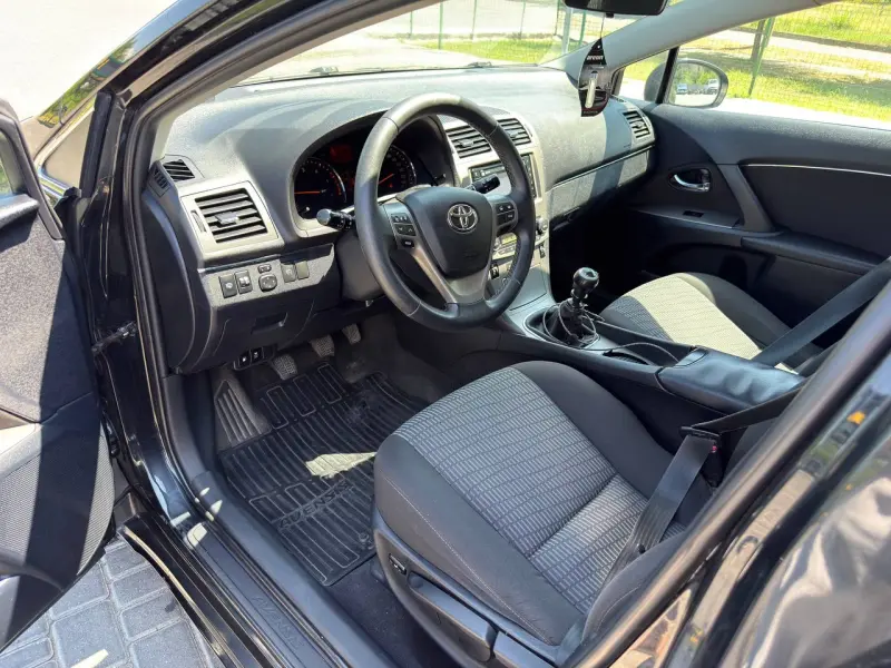Toyota Avensis, 2011