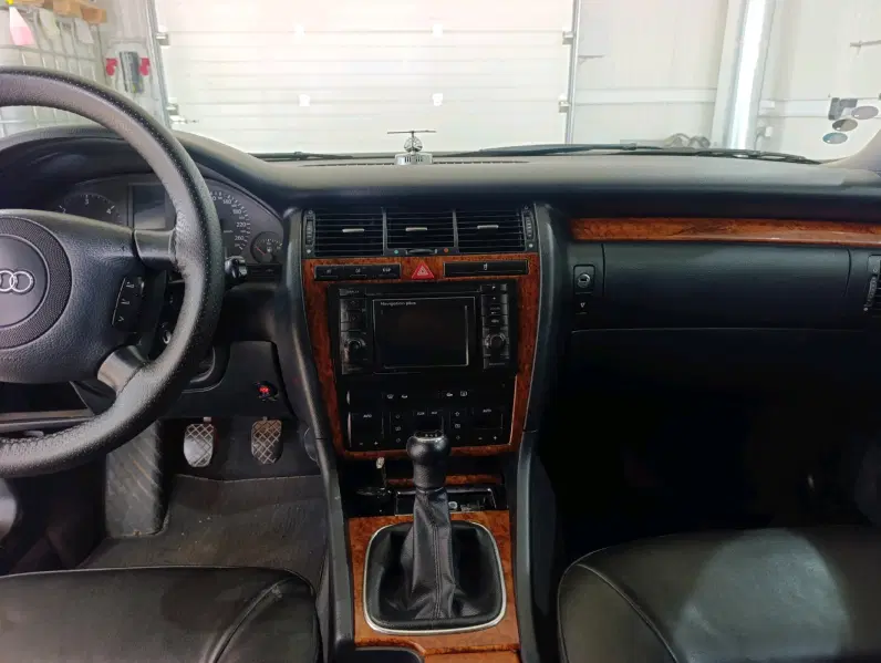 Audi A8, 2001