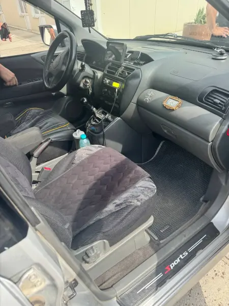 Mitsubishi Space Star, 2001