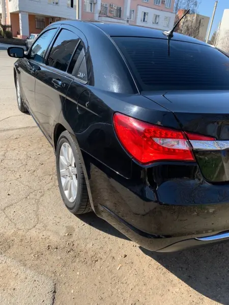 Chrysler 200, 2012