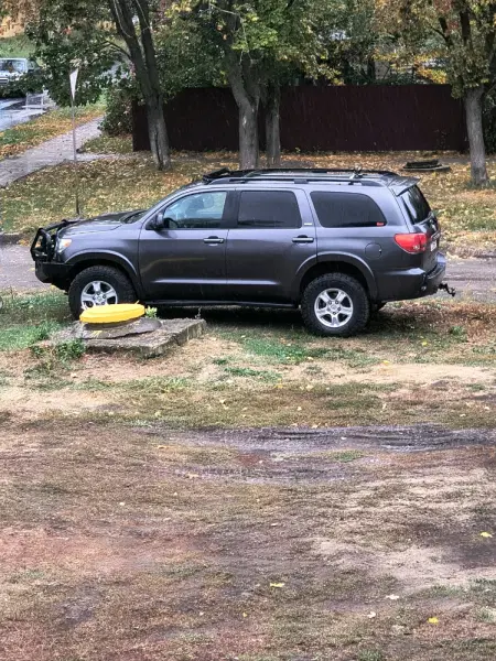 Toyota Sequoia, 2012