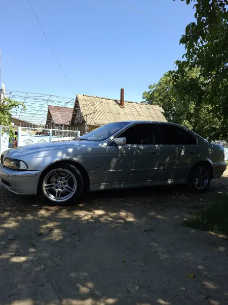 BMW 5 Series, 2001