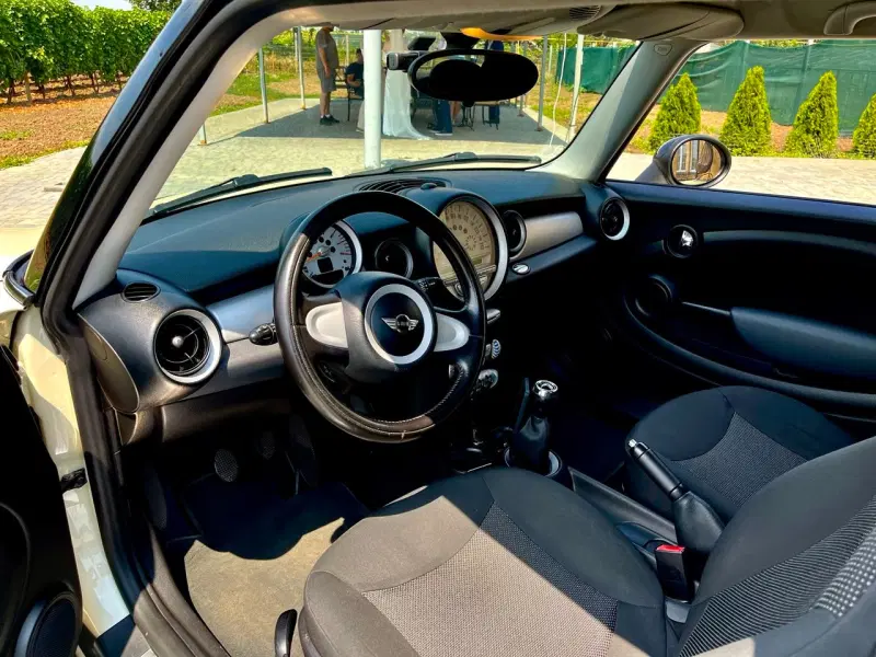 MINI One, 2009