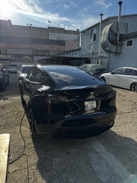 TESLA Y, 2023