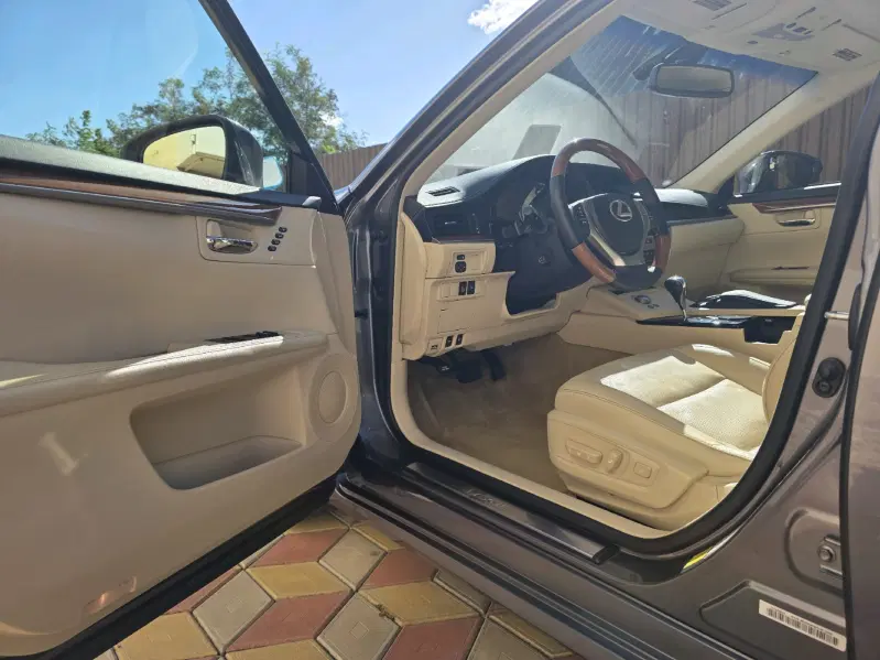 Lexus ES, 2014