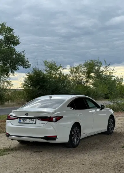Lexus ES, 2022