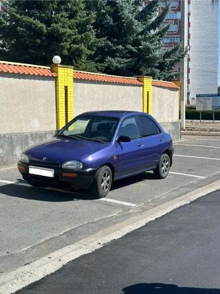 Mazda 121, 1995