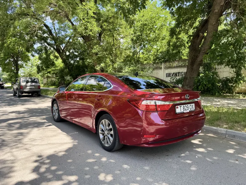 Lexus ES, 2013