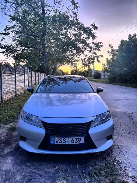 Lexus ES, 2013