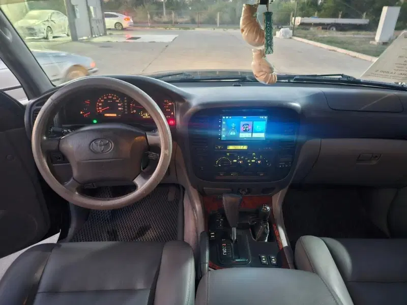 Toyota Land Cruiser, 2001