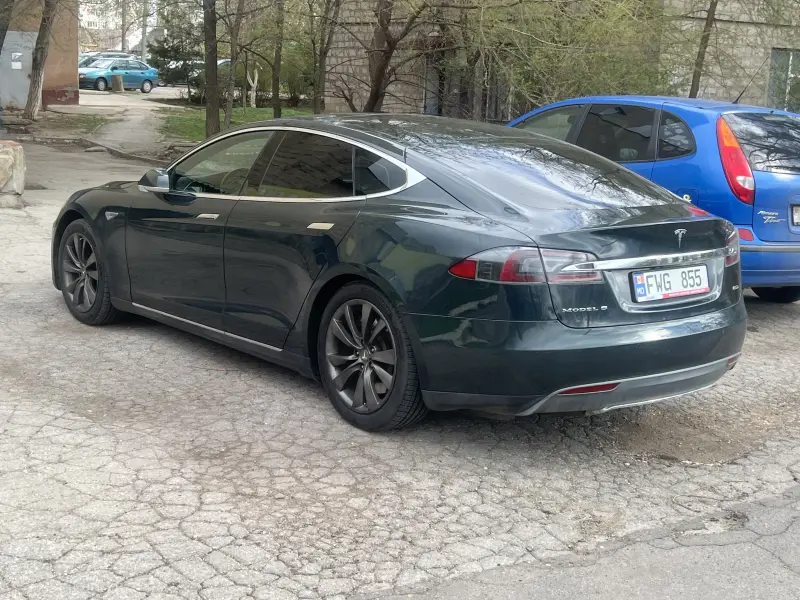 TESLA S, 2015