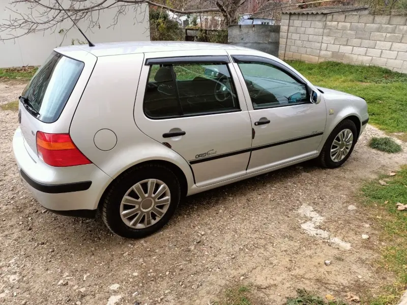 Volkswagen Golf, 2000