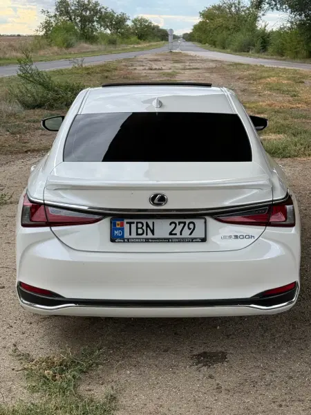 Lexus ES, 2022