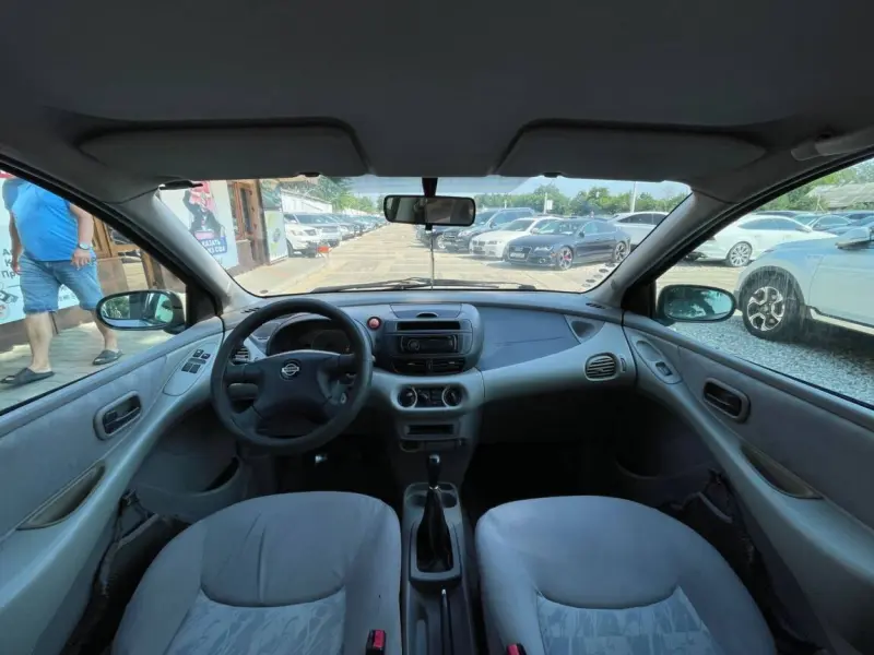 Nissan Almera Tino, 2004