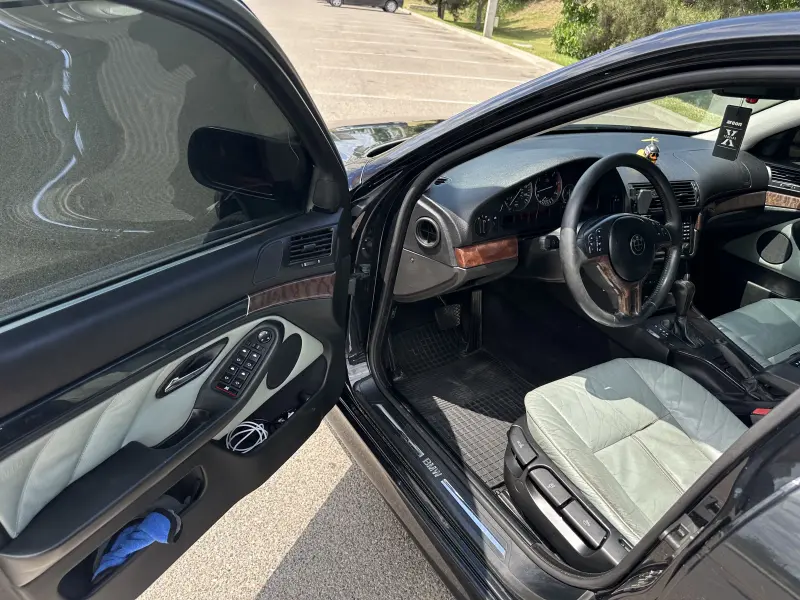 BMW 5 Series, 2001