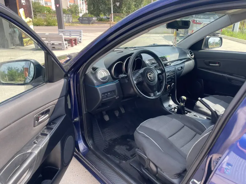 Mazda 323, 2005