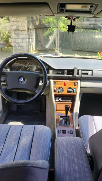 Mercedes-Benz W124, 1988