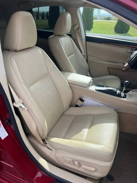 Lexus ES, 2012