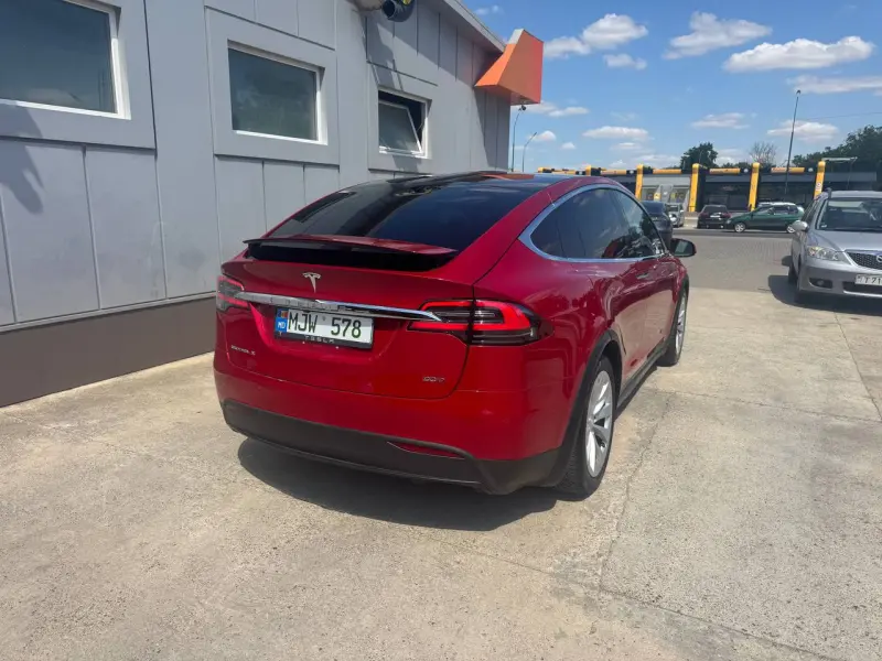 TESLA X, 2017