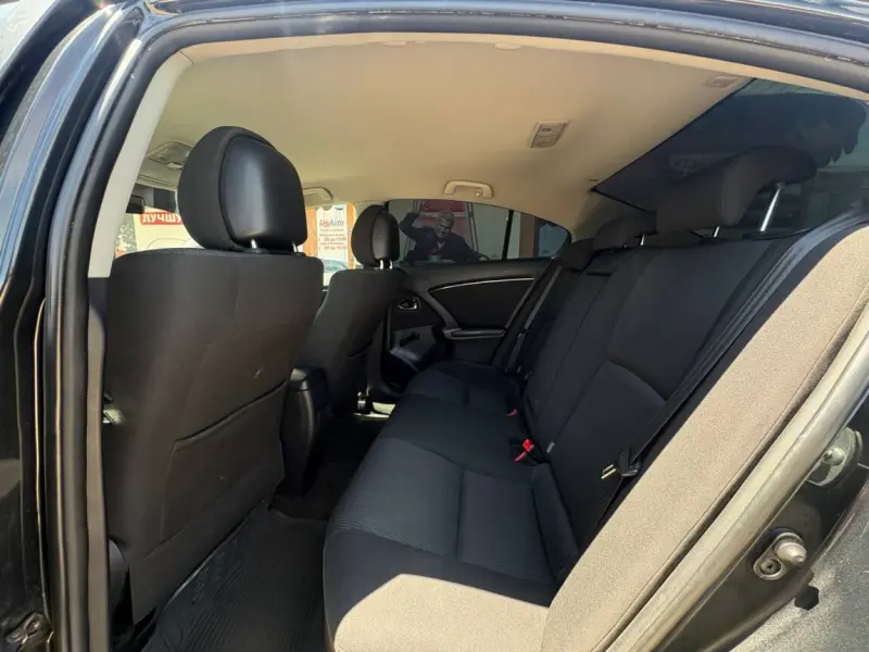 Toyota Avensis, 2011