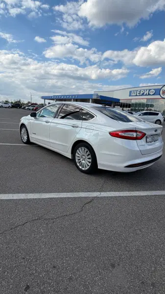 Ford Fusion, 2013