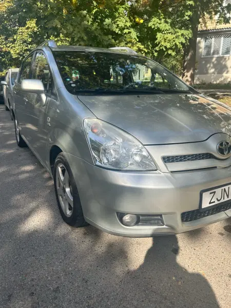 Toyota Corolla Verso, 2005
