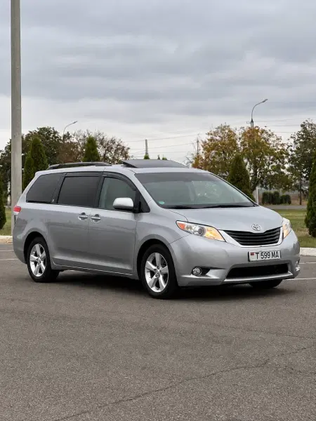 Toyota Sienna, 2013