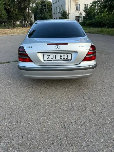 Mercedes-Benz E-Class, 2004