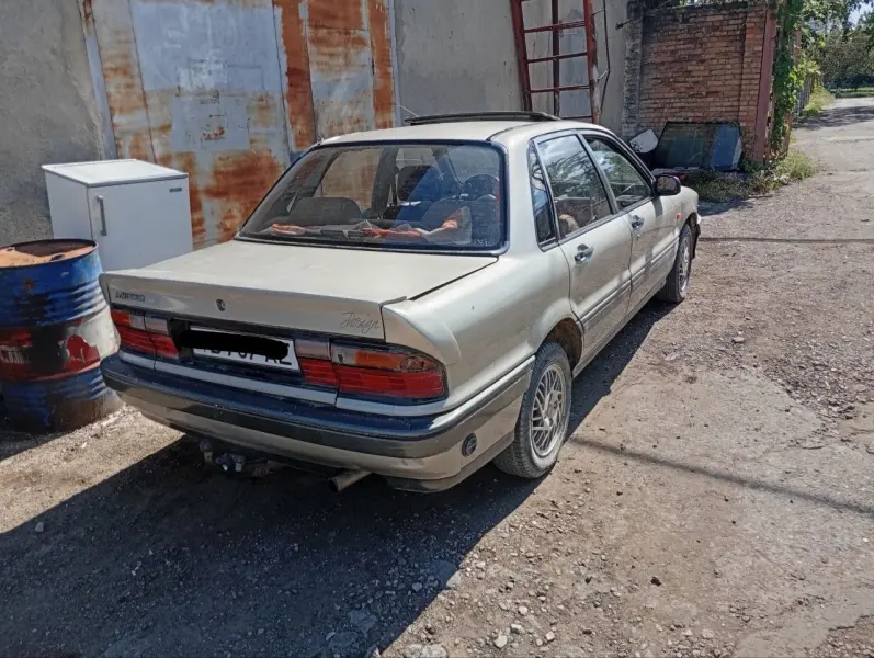 Mitsubishi Galant, 1990